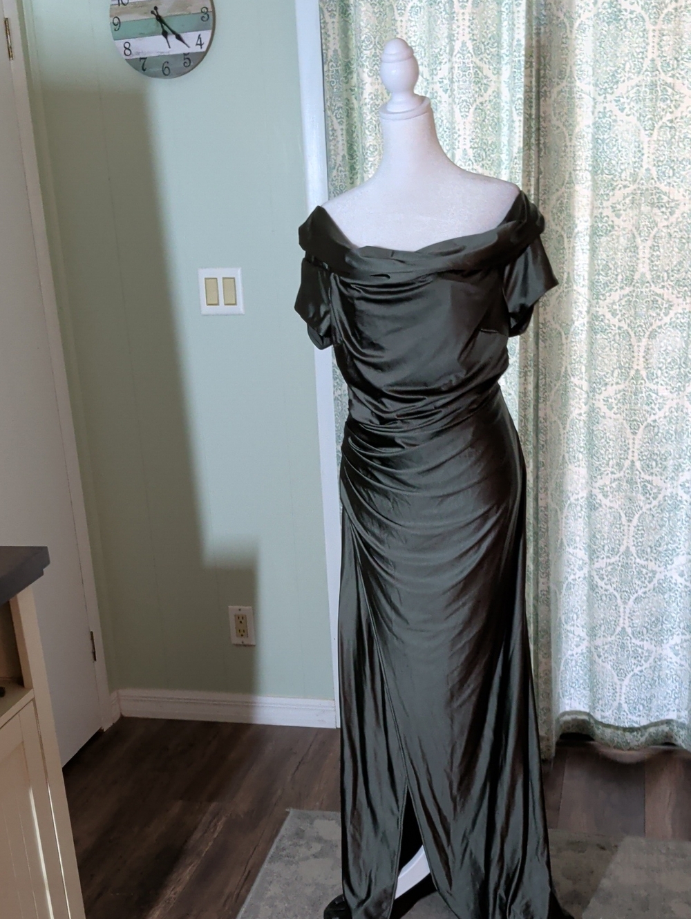 Oys Elegant Off-Shoulder Satin Evening Dress in Dark Olive